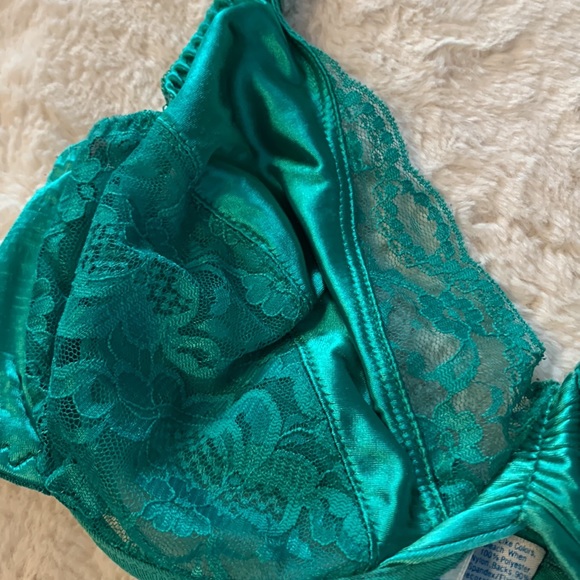 36C Maidenform VINTAGE Lovely lace Secrets bra - Picture 2 of 3